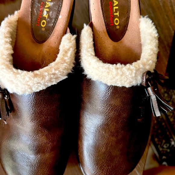 Cute clogs brown with cream lining - Picture 2 of 8